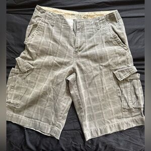 Men’s shorts. Worn a few times. Size 29.